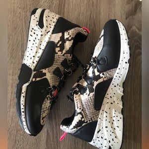 Madden Girl Akima Sneakers